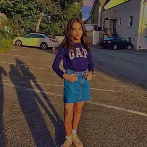 Meet your Posher, Halla